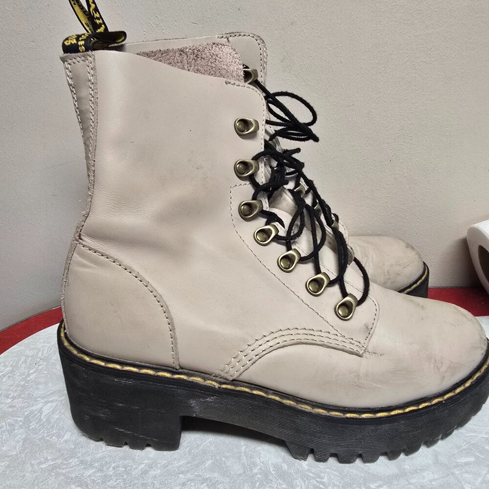 Dr. Martens US SZ9 LADIES leona heeled boot